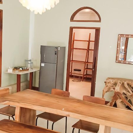 Soraya Yoga Wellness Center Ξενοδοχείο Τζίλι Τραγουανγκάν Δωμάτιο φωτογραφία