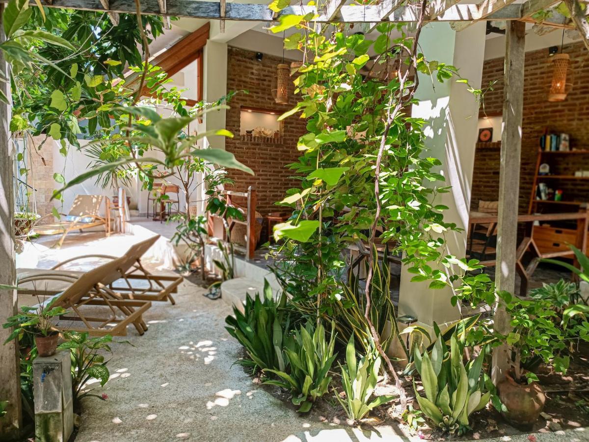 Soraya Yoga Wellness Center Ξενοδοχείο Τζίλι Τραγουανγκάν Εξωτερικό φωτογραφία